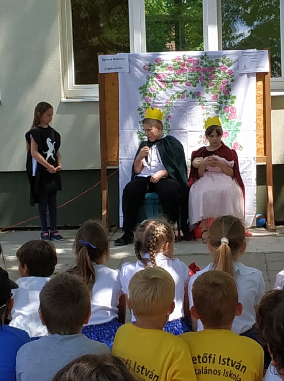 Csipkerózsika_előadása_a_Gyereknapra (7)